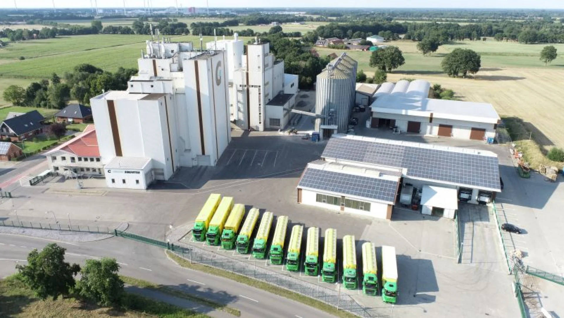 Für rund 12 Millionen Euro ist das Kraftfuttermittelwerk in Laar seit 2020 modernisiert worden. Dort ist mit der Investition ein neues Rohwarenlager entstanden.