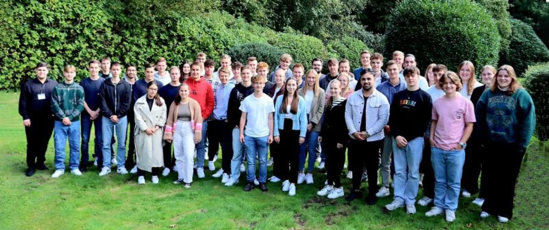 Die 46 Studierenden des BA-Studienjahrgangs 2023 freuen sich auf ein Wiedersehen zur ersten Studienphase.