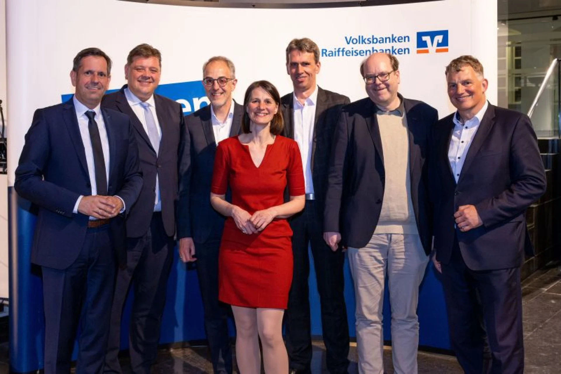 Das Bild zeigt von links: Minister Olaf Lies, Landtagsvizepräsident Jens Nacke, Verbandsdi-rektor Axel Schwengels, Ministerin Miriam Staudte, Verbandsdirektor Johannes Freundlieb, Minister Christian Meyer und den AGVR-Vorstandsvorsitzenden Frank Ostertag.