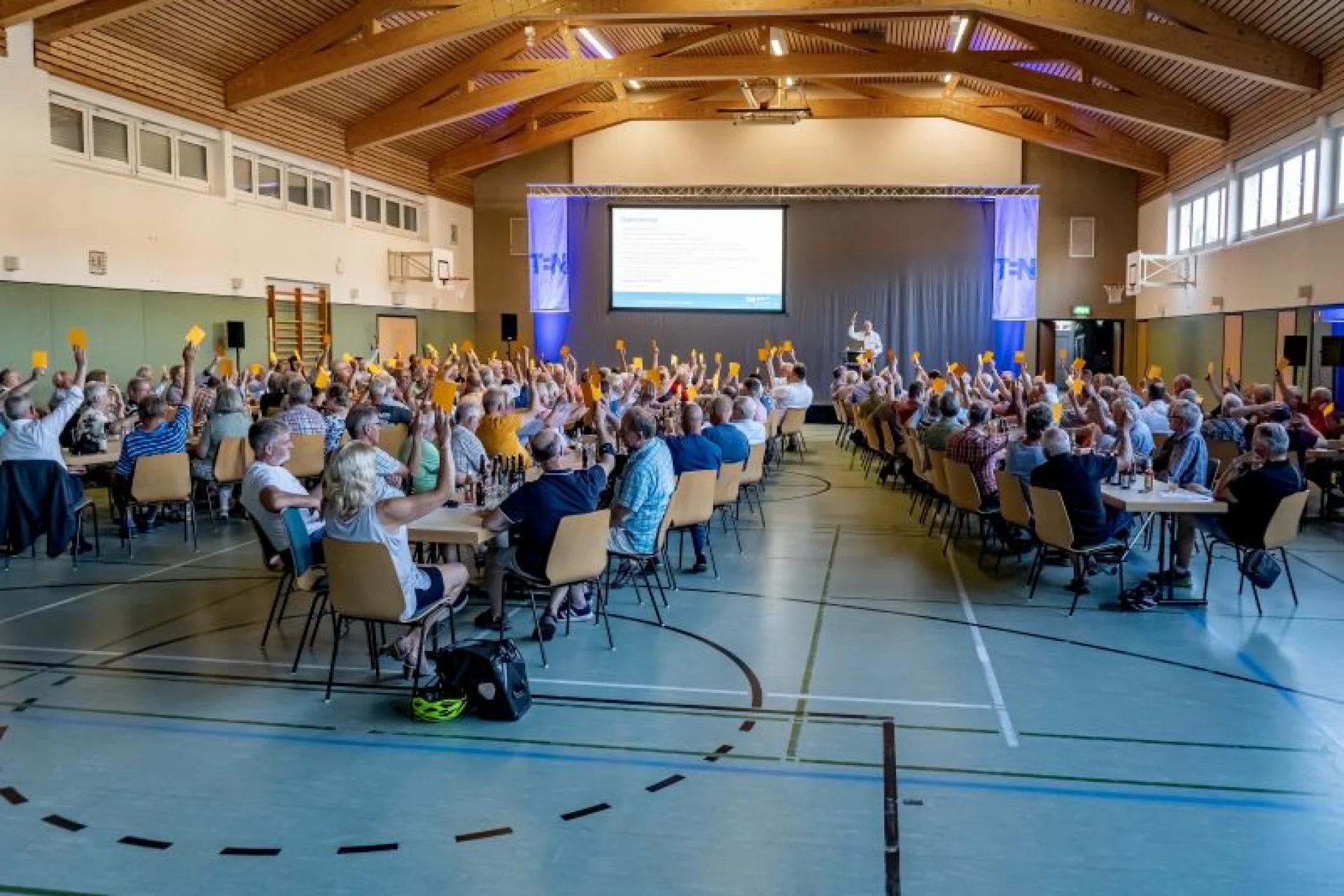Gutes Jahresergebnis der Teutoburger Energie Netzwerk eG: Die Generalversammlung folgte der Vorstandsempfehlung bei der Gewinnausschüttung und beschloss, die Dividende im Vergleich zum Vorjahr um einen Prozentpunkt auf 4,25 Prozent zu erhöhen.
