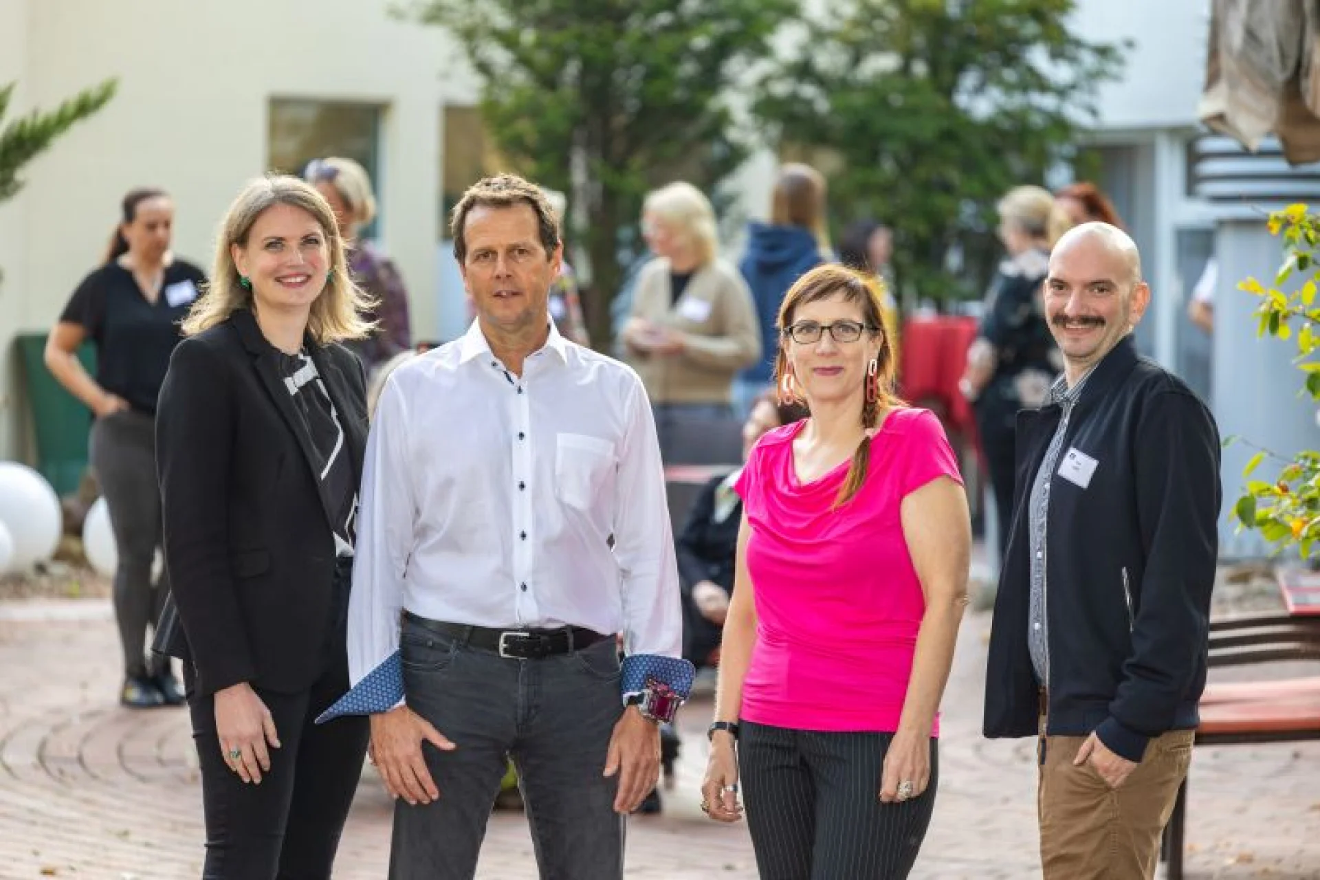 Sorgten für vielfältige Anregungen zum Wettbewerbsthema (v. l. ): AGVR-Geschäftsführerin Stephanie Hempel, Ethical-Hacker Ralf Schmitz, die Bundesvorsitzende der Wettbewerbsjury Prof. Dr. Anja Mohr und Philipp Aubel vom Bundesverband Jugend und Film