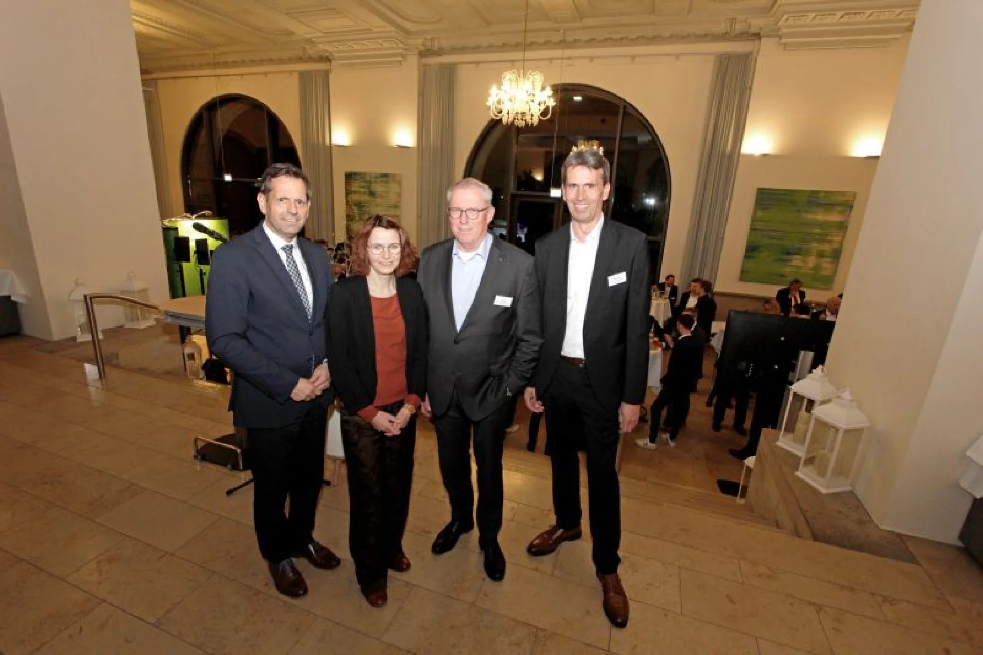 Bürokratie abbauen und die Agrar- und Ernährungswirtschaft stärken (v.l.): Wirtschaftsminister Olaf Lies, Landtagsvizepräsidentin Dr. Tanja Meyer, aef-Vorsitzender Sven Guericke und Verbandsdirektor Johannes Freundlieb.